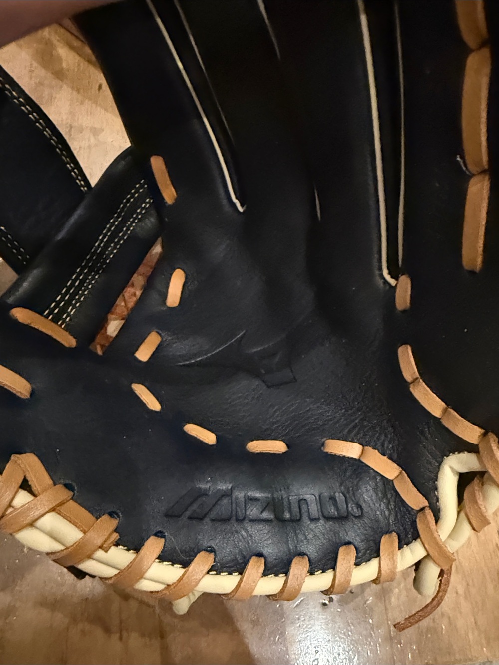 Mizuno Black and Tan Youth Baseball Glove - Picture 5 of 5